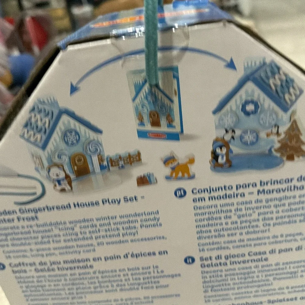 Melissa & Doug Winter Frost Gingerbread House Play Set Mess Free Play 3+